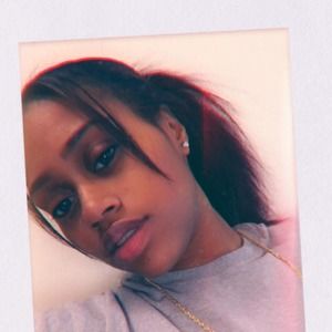 Meet your Posher, Akia